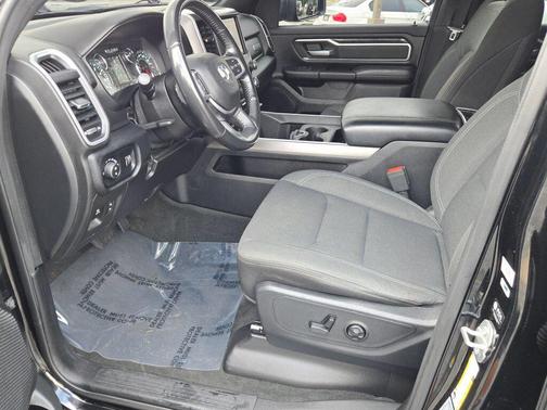 Diamond Black Crystal Pearlcoat 2021 RAM 1500 Big Horn/Lone Star