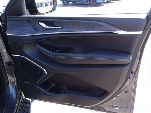 2025 Jeep Grand Cherokee Overland