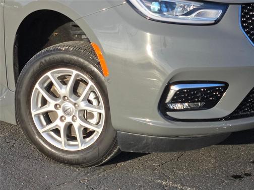 Ceramic Gray Clearcoat 2023 Chrysler Pacifica Touring L