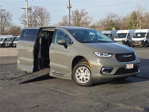 Ceramic Gray Clearcoat 2023 Chrysler Pacifica Touring L