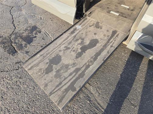 Ceramic Gray Clearcoat 2023 Chrysler Pacifica Touring L