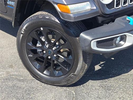 Granite Crystal Metallic Clearcoat 2024 Jeep Wrangler 4xe Sahara