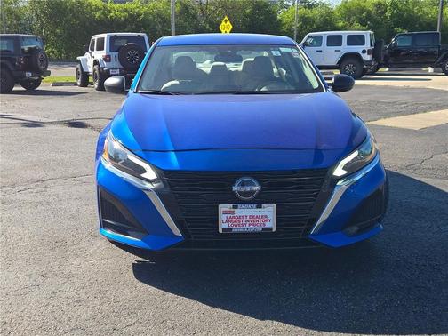 Super Black 2025 Nissan Altima SV FWD