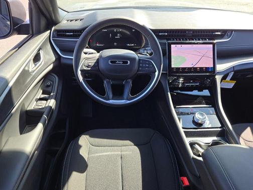 High Gloss Black 2027 Jeep Grand Cherokee Laredo
