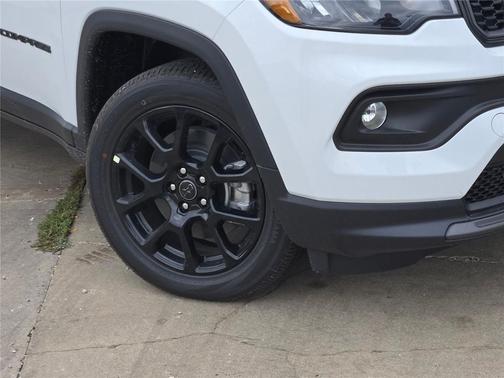 Bright White Clearcoat 2026 Jeep Compass Latitude