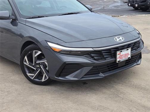 2025 Hyundai ELANTRA SEL