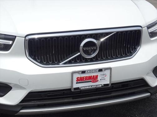 2022 Volvo XC40 T5 Momentum