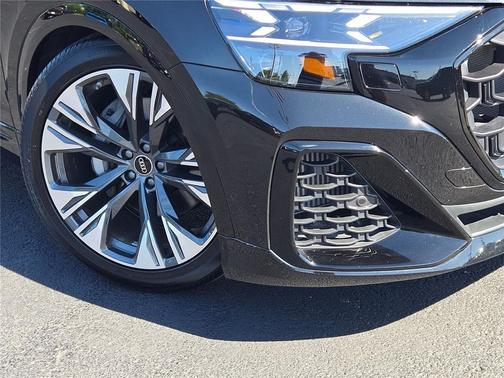 2025 Audi Q8 55 Prestige