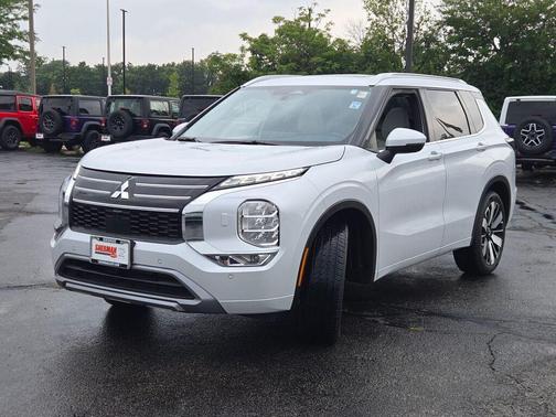 White 2025 Mitsubishi Outlander SEL S-AWC