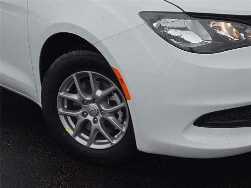 2026 Chrysler Voyager LX