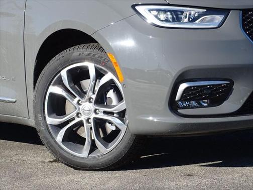 2025 Chrysler Pacifica L