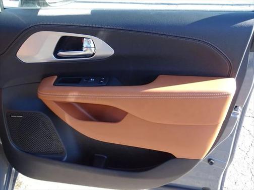 2025 Chrysler Pacifica L