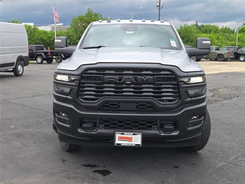 Silver Zynith 2026 RAM 3500 Tradesman Crew Cab 4x4 8' Box