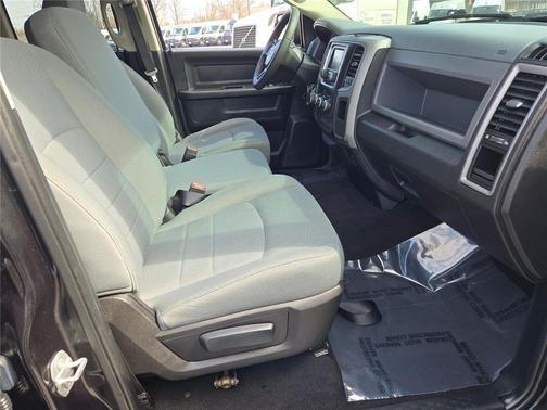 Brilliant Black Crystal Pearlcoat 2017 RAM 1500 Express