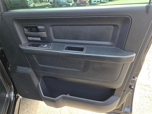 Brilliant Black Crystal Pearlcoat 2017 RAM 1500 Express