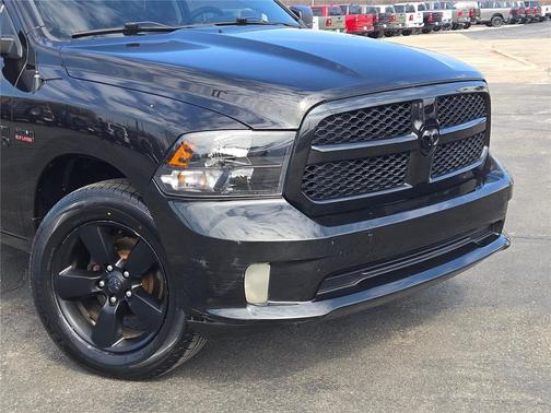 Brilliant Black Crystal Pearlcoat 2017 RAM 1500 Express
