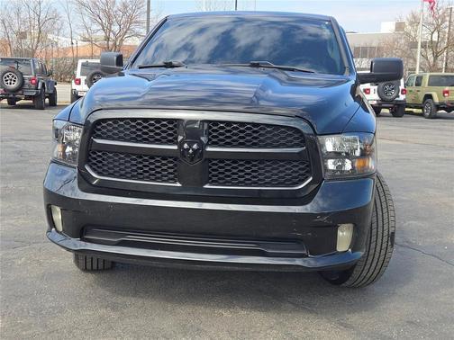 Brilliant Black Crystal Pearlcoat 2017 RAM 1500 Express