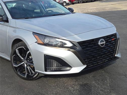 2023 Nissan Altima SR FWD