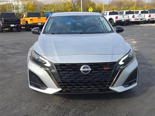 2023 Nissan Altima SR FWD