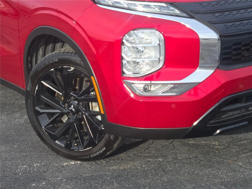 2023 Mitsubishi Outlander SE