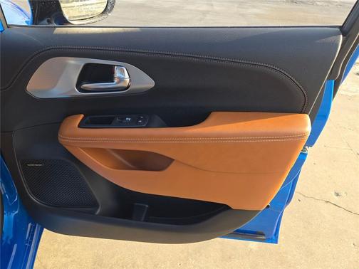 Hydro Blue Pearlcoat 2026 Chrysler Pacifica L