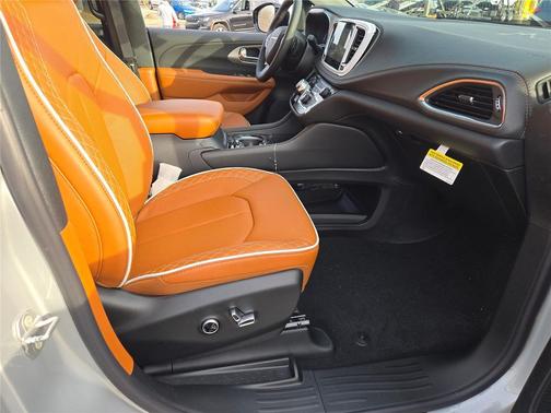 Silver Mist Clearcoat 2026 Chrysler Pacifica L