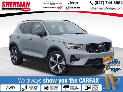 2024 Volvo XC40 B5 Core Dark Theme