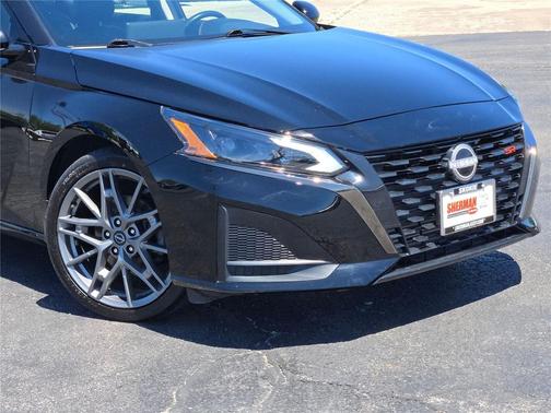 Super Black 2023 Nissan Altima SR VC-Turbo FWD