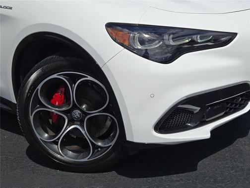 2024 Alfa Romeo Stelvio Veloce AWD