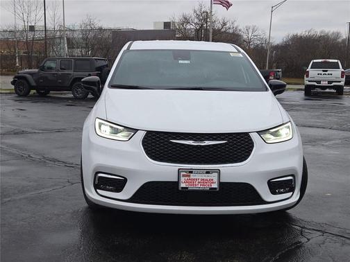 2026 Chrysler Pacifica L