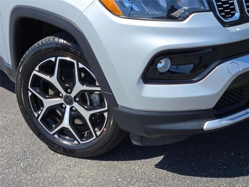 Silver Zynith Metallic Clearcoat 2025 Jeep Compass Limited