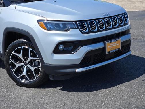 Silver Zynith Metallic Clearcoat 2025 Jeep Compass Limited