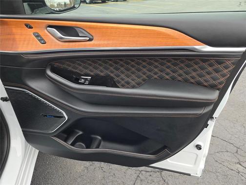 2022 Jeep Grand Cherokee Summit