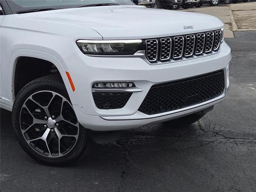 2022 Jeep Grand Cherokee Summit