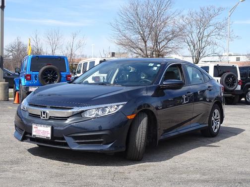Photo 5 of 28 of 2018 Honda Civic LX