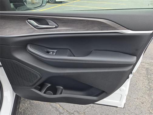 Bright White Clearcoat 2026 Jeep Grand Cherokee Altitude