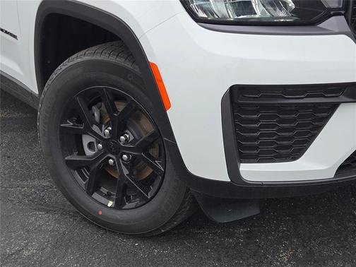 Bright White Clearcoat 2026 Jeep Grand Cherokee Altitude