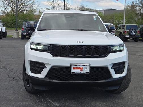 Bright White Clearcoat 2024 Jeep Grand Cherokee Altitude