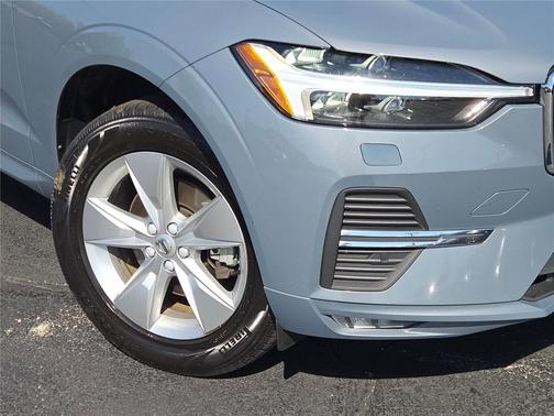 2022 Volvo XC60 B5 Momentum