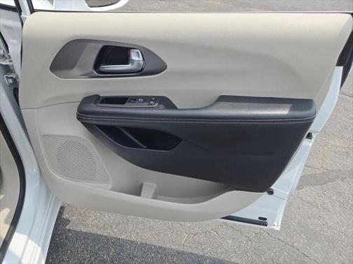 2022 Chrysler Pacifica Hybrid Touring L