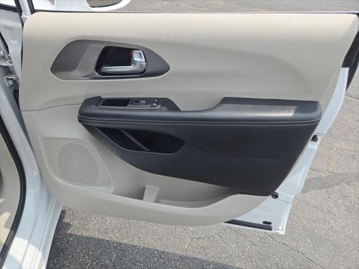 2022 Chrysler Pacifica Hybrid Touring L