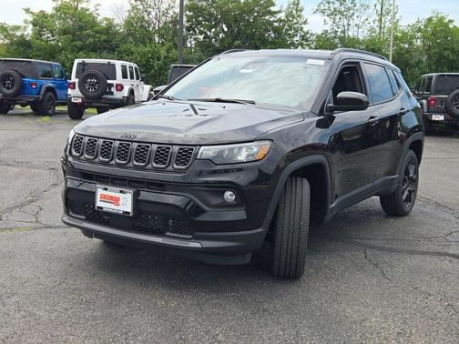 Diamond Black Crystal Pearlcoat 2026 Jeep Compass Sport