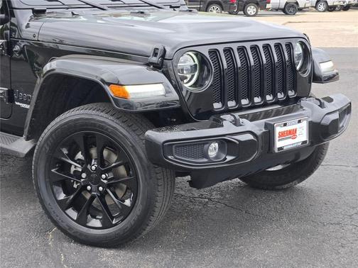 Black Clearcoat 2022 Jeep Wrangler Unlimited High Altitude 4x4