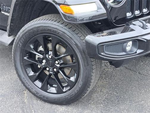 Black Clearcoat 2022 Jeep Wrangler Unlimited High Altitude 4x4