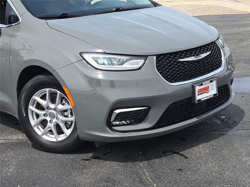 Ceramic Gray Clearcoat 2023 Chrysler Pacifica Touring L