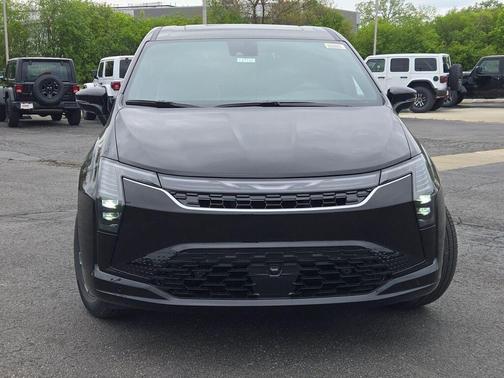 Diamond Black Crystal Pearlcoat 2027 Chrysler Pacifica Limited