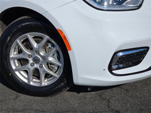 2025 Chrysler Pacifica L