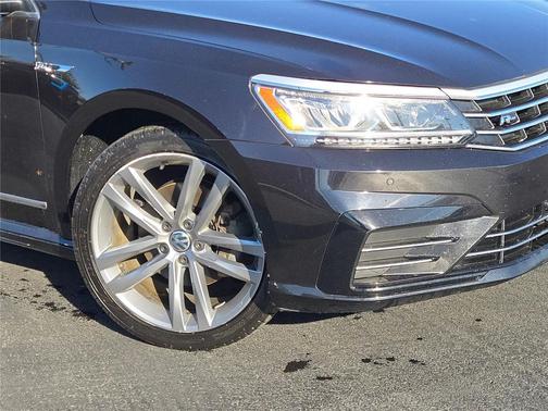 2019 Volkswagen Passat 2.0T R-Line