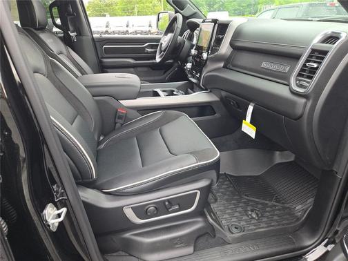 Diamond Black Crystal Pearlcoat 2026 RAM 1500 Laramie