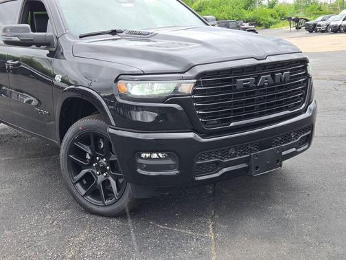 Diamond Black Crystal Pearlcoat 2026 RAM 1500 Laramie